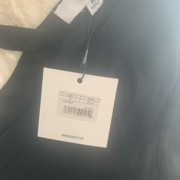 Bb Dakota black dress with plunge v neck and back size M NWT - Picture 4 of 4